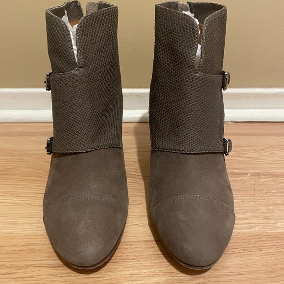 Beautiful Coach ankle booties - Picture 2 of 4